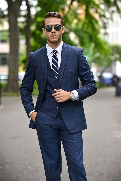 tie colours for navy suit